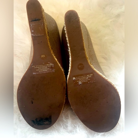 Neutral Tory Burch Wedge. - Picture 3 of 3